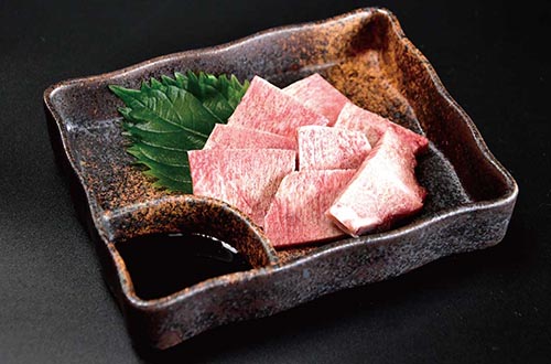 タン刺し 1,980円<br>タン元だけを使用