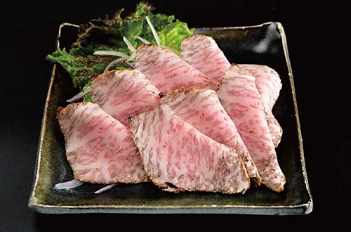 特撰ローストビーフ 2,200円<br>じっくり2時間かけて焼き上げました。特製ソースでお召し上がりください。