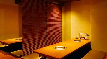 区切ることも可能な大広間